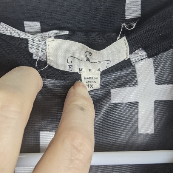 Ember sheer sleeveless top crosses/plus signs - Picture 4 of 4